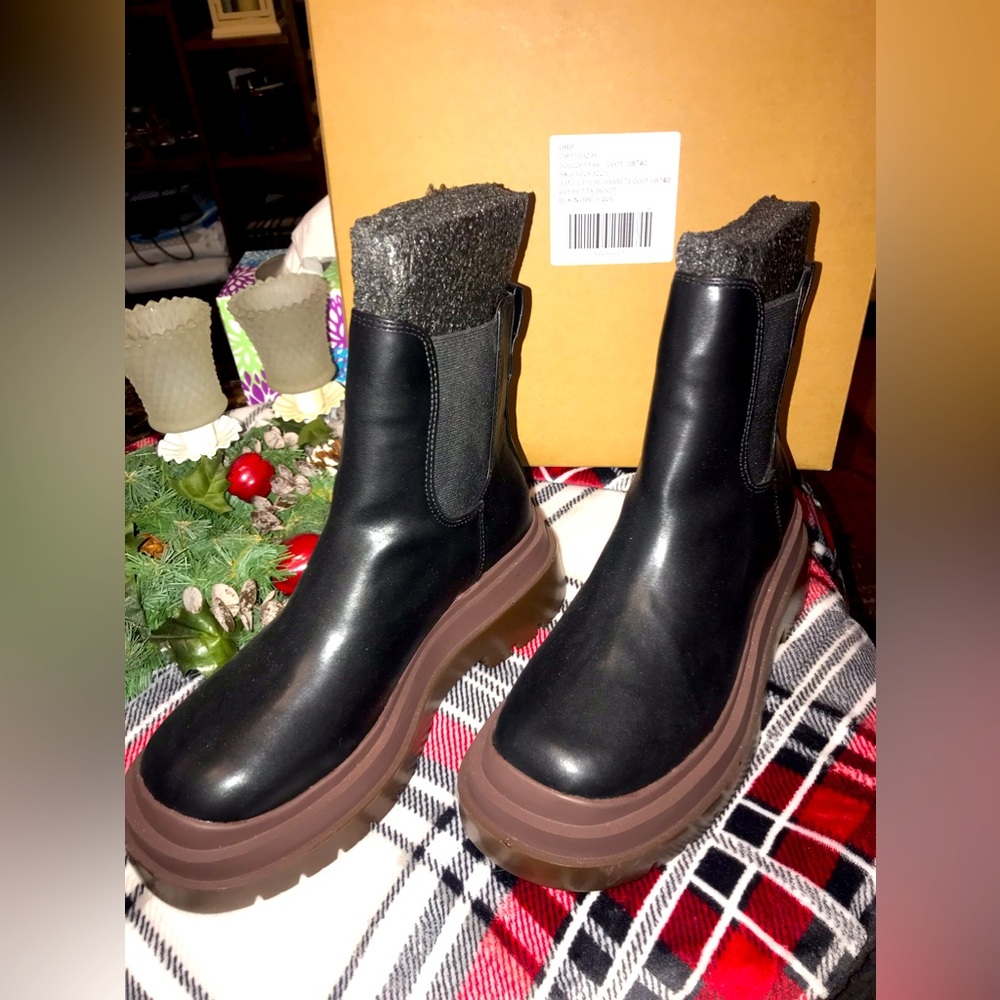 Urban Outfitters UO Betty Boot BRAND NEW Black size 9